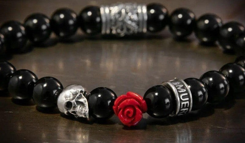 Simbolismo Oscuro: Interpretando el Tarot de la Santa Muerte